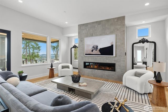 11921 90th Ave NE, Kirkland, WA 98034