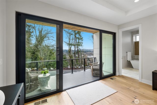 11921 90th Ave NE, Kirkland, WA 98034