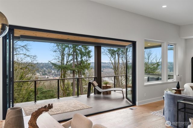 11921 90th Ave NE, Kirkland, WA 98034