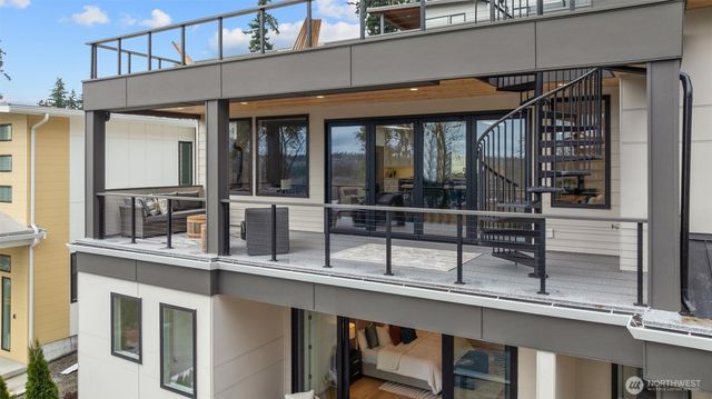 11921 90th Ave NE, Kirkland, WA 98034