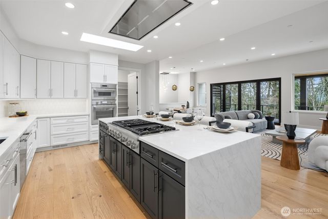 11921 90th Ave NE, Kirkland, WA 98034