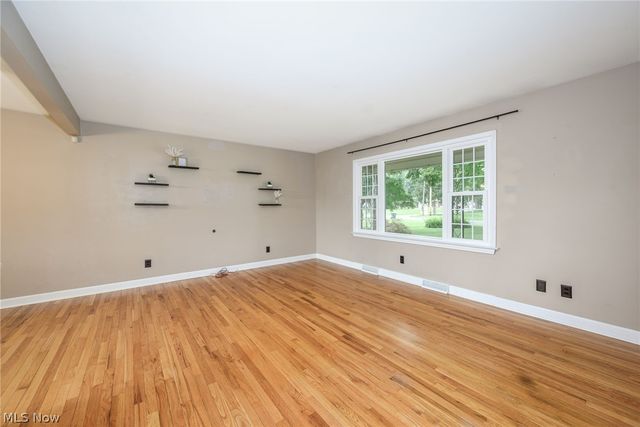 496 Howe Road, Kent, OH 44240