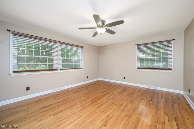 496 Howe Road, Kent, OH 44240
