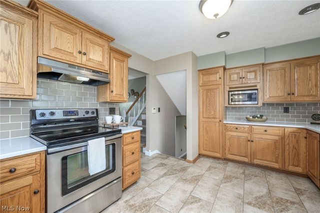 496 Howe Road, Kent, OH 44240