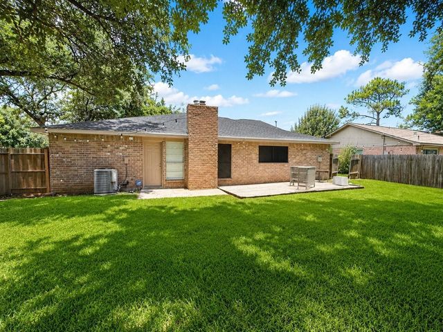 6221 Silver Leaf Drive, League City, TX 77573