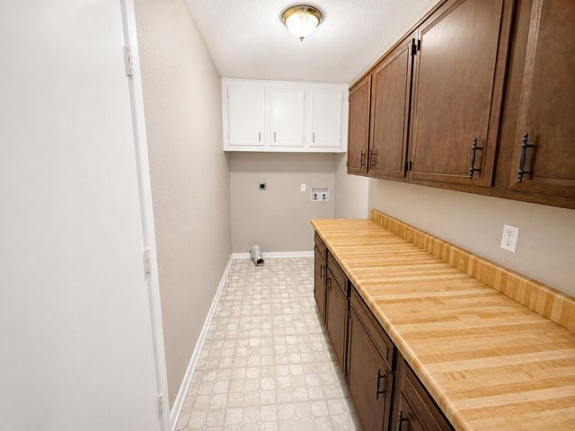 6221 Silver Leaf Drive, League City, TX 77573