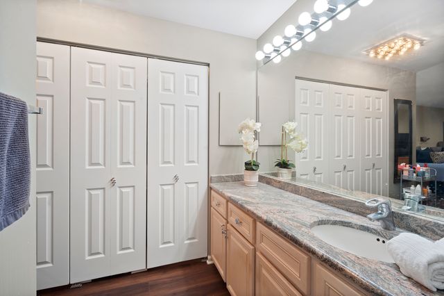 1220 Rudolph Road 1B, Northbrook, IL 60062