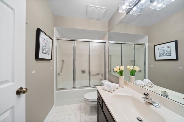 1220 Rudolph Road 1B, Northbrook, IL 60062