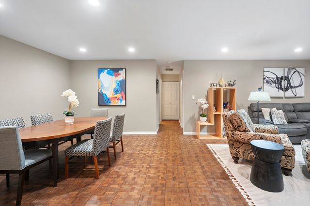 1220 Rudolph Road 1B, Northbrook, IL 60062