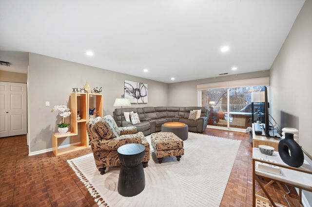 1220 Rudolph Road 1B, Northbrook, IL 60062