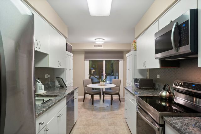 1220 Rudolph Road 1B, Northbrook, IL 60062