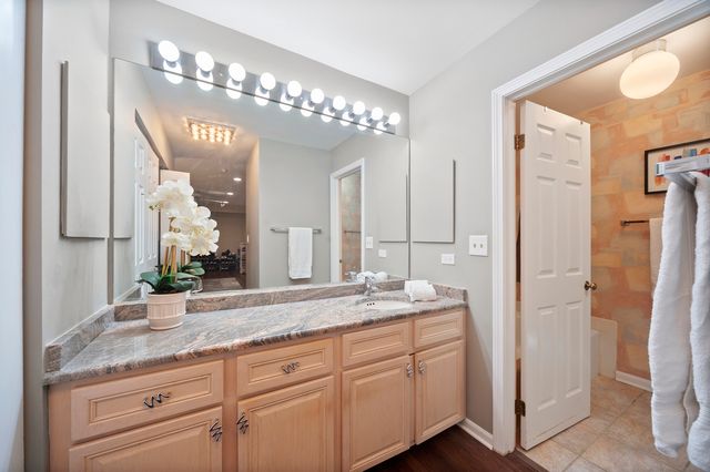 1220 Rudolph Road 1B, Northbrook, IL 60062