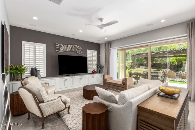 3251 E BRYCE Lane, Phoenix, AZ 85050