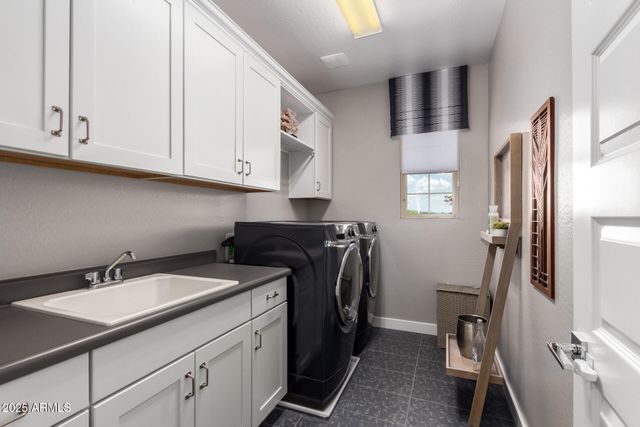 3251 E BRYCE Lane, Phoenix, AZ 85050