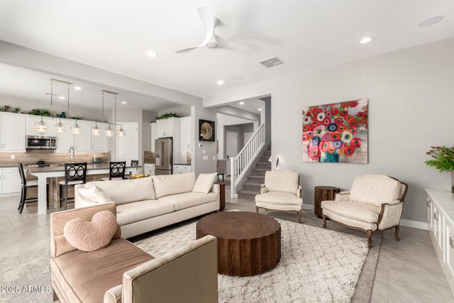 3251 E BRYCE Lane, Phoenix, AZ 85050