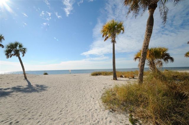 1118 CAPTAINS WAY, Tarpon Springs, FL 34689