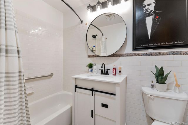 7608 69th Place 1B, Glendale, NY 11385