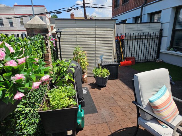 7608 69th Place 1B, Glendale, NY 11385