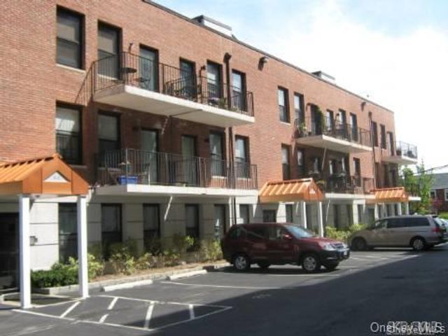 7608 69th Place 1B, Glendale, NY 11385