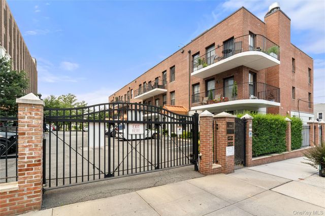 7608 69th Place 1B, Glendale, NY 11385