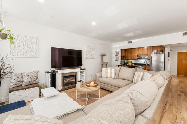 7608 69th Place 1B, Glendale, NY 11385