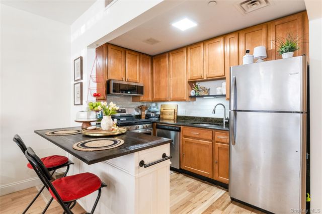 7608 69th Place 1B, Glendale, NY 11385