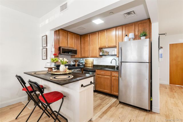 7608 69th Place 1B, Glendale, NY 11385