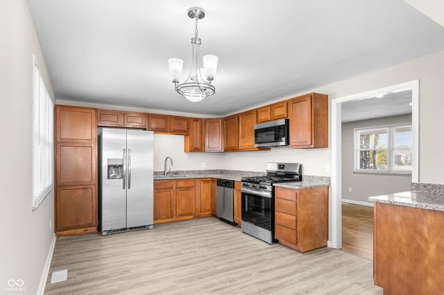 8949 S McGray Drive, Pendleton, IN 46064