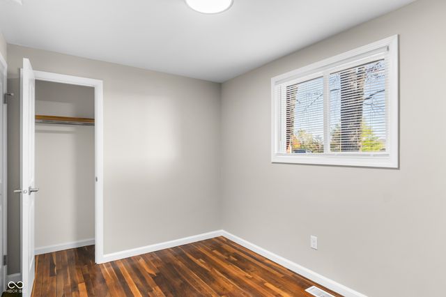 8949 S McGray Drive, Pendleton, IN 46064