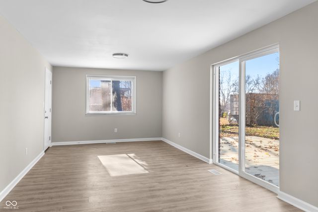 8949 S McGray Drive, Pendleton, IN 46064