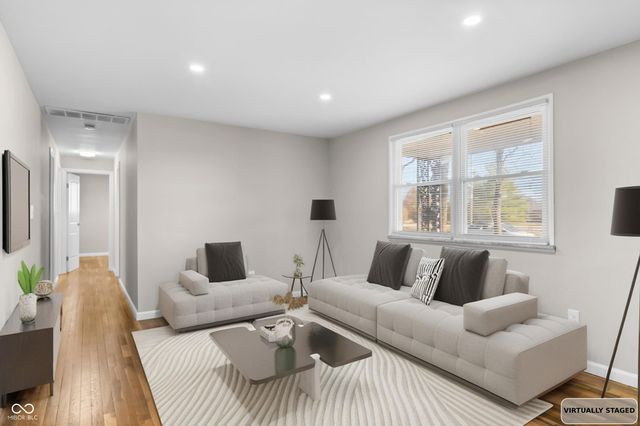 8949 S McGray Drive, Pendleton, IN 46064