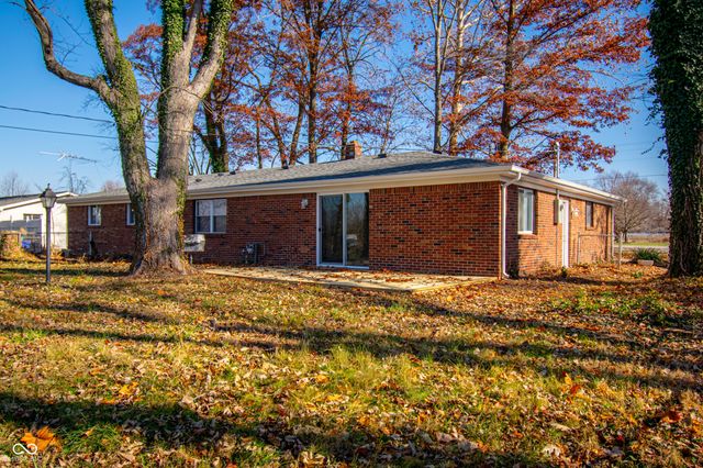 8949 S McGray Drive, Pendleton, IN 46064