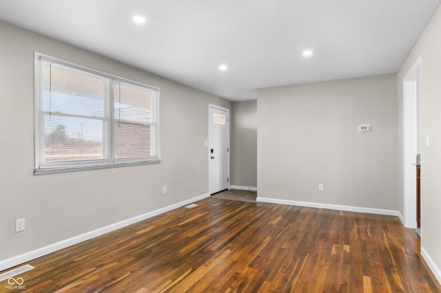 8949 S McGray Drive, Pendleton, IN 46064