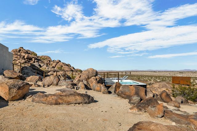 1824 Mountain Shadow Road, Joshua Tree, CA 92252