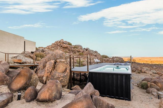 1824 Mountain Shadow Road, Joshua Tree, CA 92252