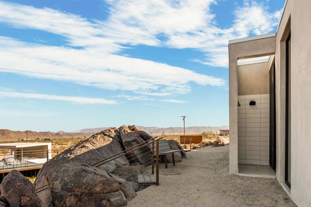 1824 Mountain Shadow Road, Joshua Tree, CA 92252