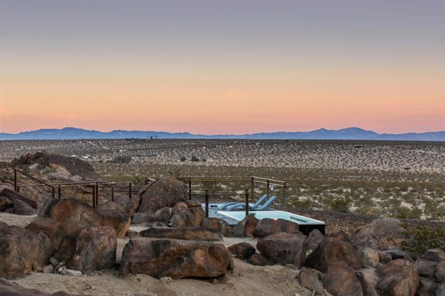 1824 Mountain Shadow Road, Joshua Tree, CA 92252
