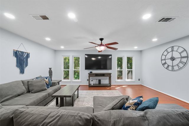 215 E Rainbow Ridge Circle, Spring, TX 77381