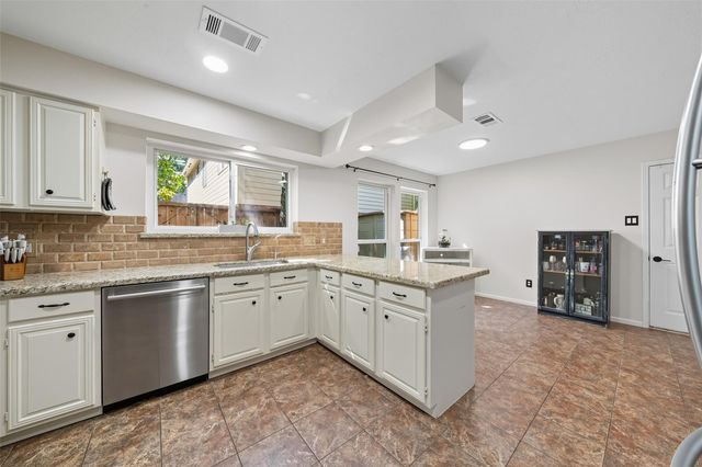 215 E Rainbow Ridge Circle, Spring, TX 77381