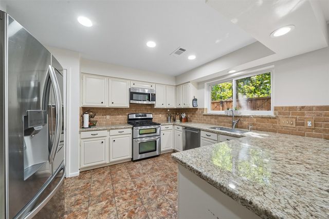 215 E Rainbow Ridge Circle, Spring, TX 77381