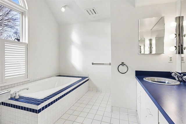 542 Heritage Drive, Ann Arbor, MI 48105