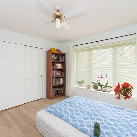 2162 London Bridge Drive, Rochester Hills, MI 48307