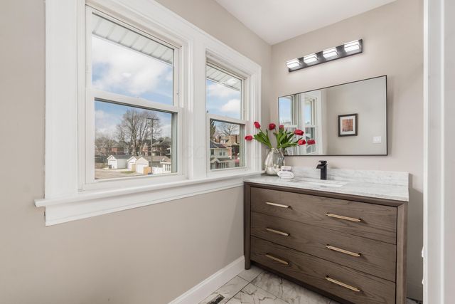 214 Parkwood Avenue, Columbus, OH 43203