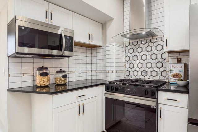 214 Parkwood Avenue, Columbus, OH 43203