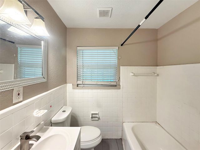 1001 Ridgecrest Street, Angleton, TX 77515