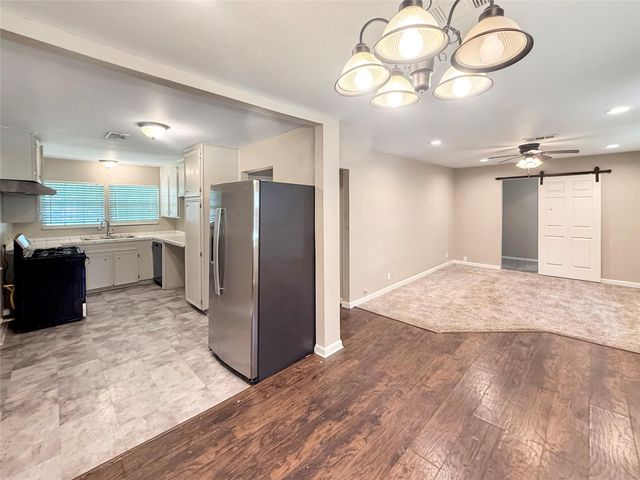 1001 Ridgecrest Street, Angleton, TX 77515