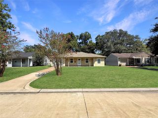 1001 Ridgecrest Street, Angleton, TX 77515