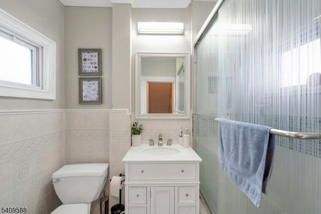 214 Trenton Ave, Clifton City, NJ 07011