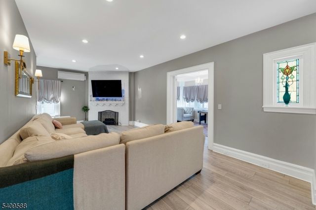 214 Trenton Ave, Clifton City, NJ 07011