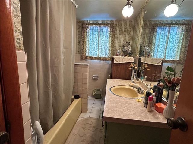 42 Walnut Ave, Dunbar, PA 15431